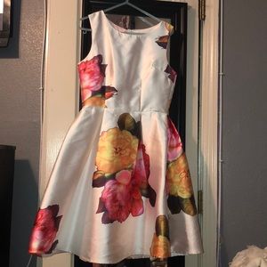 Pretty floral white dress 🎀✨
